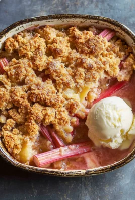 Old-Fashioned Rhubarb Crumble